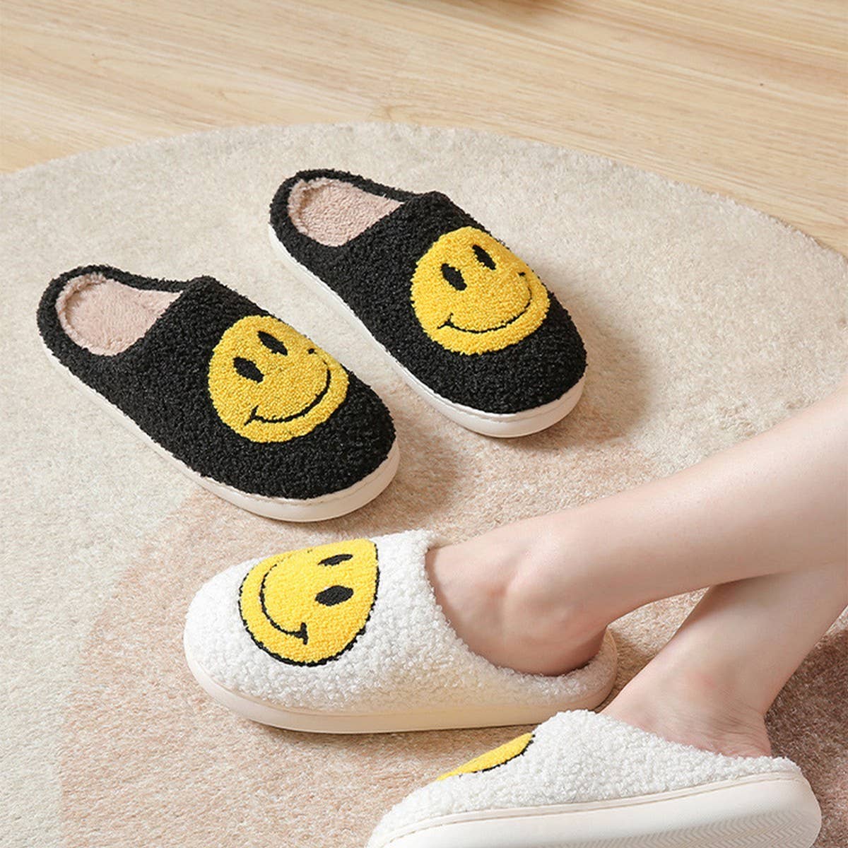 CUTE CARTOON SMILING FACE FABRIC SLIPPERS_CWSHS0254