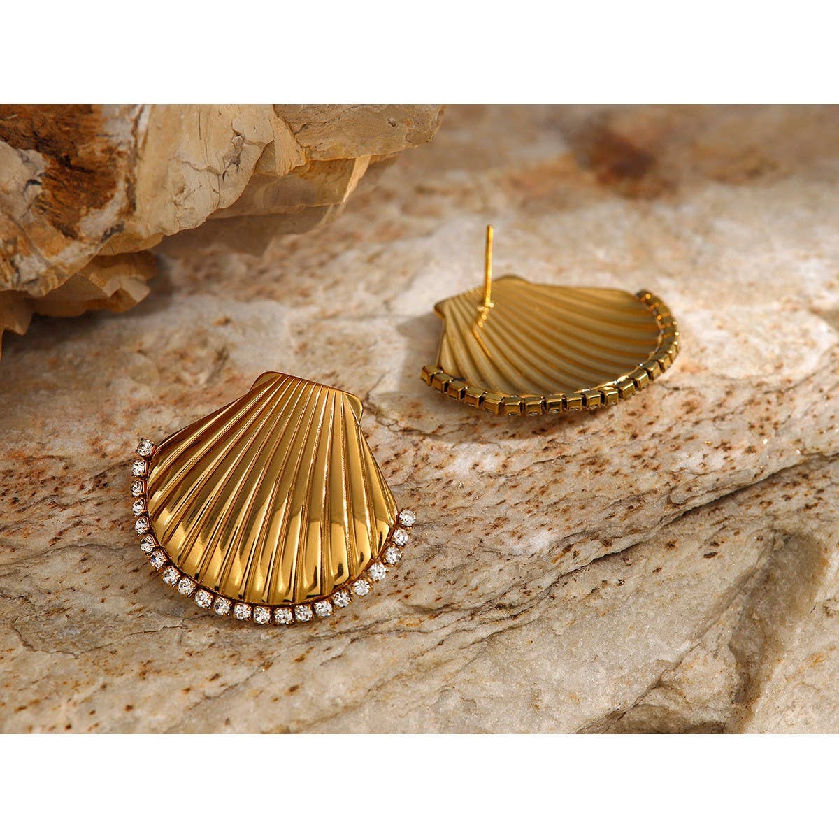 CREATIVE OCEAN SERIES GOLD SHELL EARRINGS_CWAJE1797