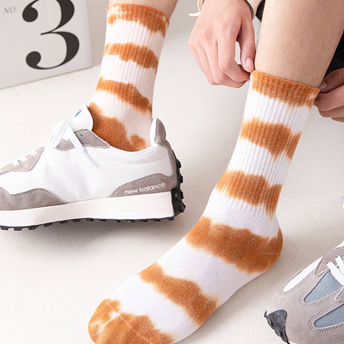 SIMPLE TIE DYED HIGH TOP SOCKS_CWMS0263