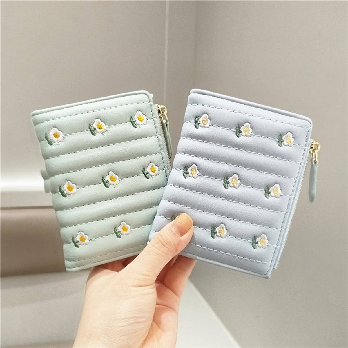 Cute Embroidered 2-Fold Wallet For Women_Cwab06256