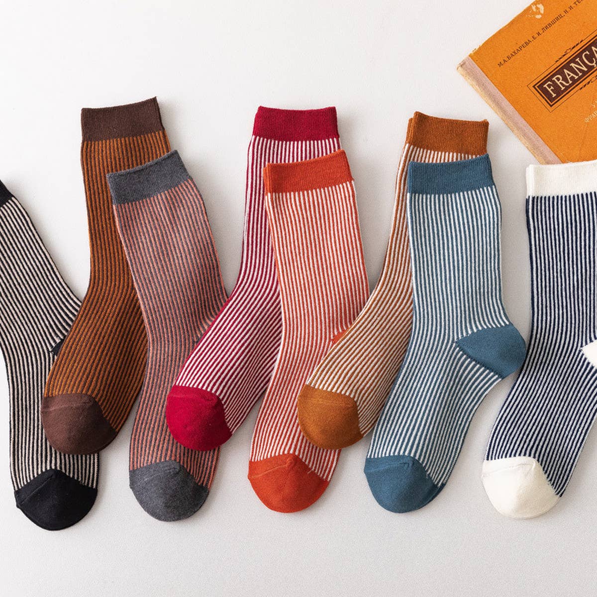 SIMPLE STRIPED MID CALF SOCKS_CWMS0662