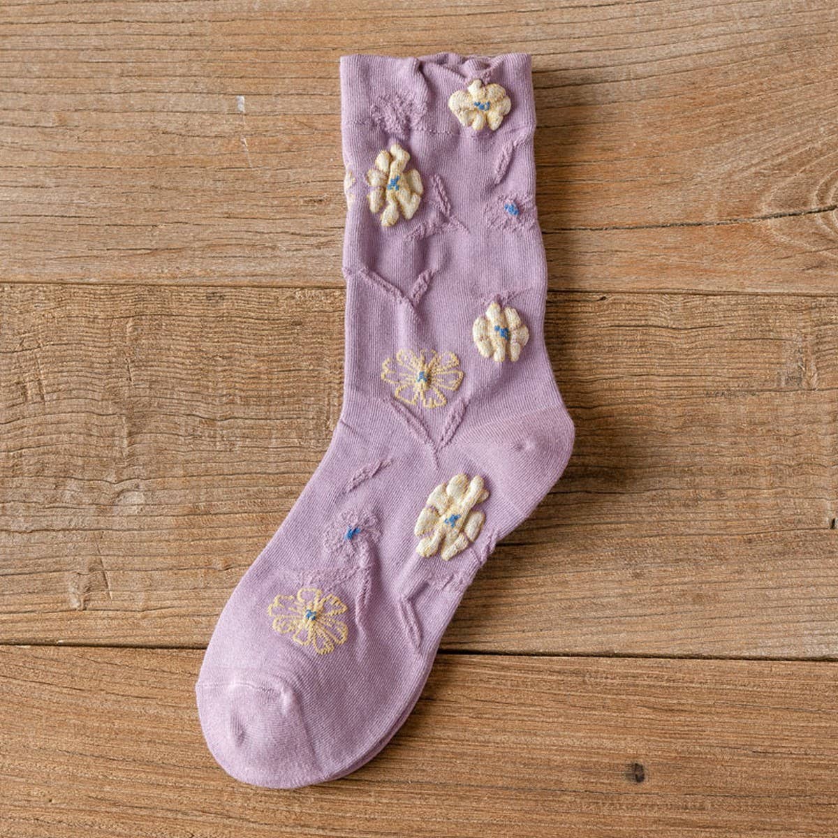 Three-Dimensional Relief Flower Mid-Tube Socks_Cwms0416