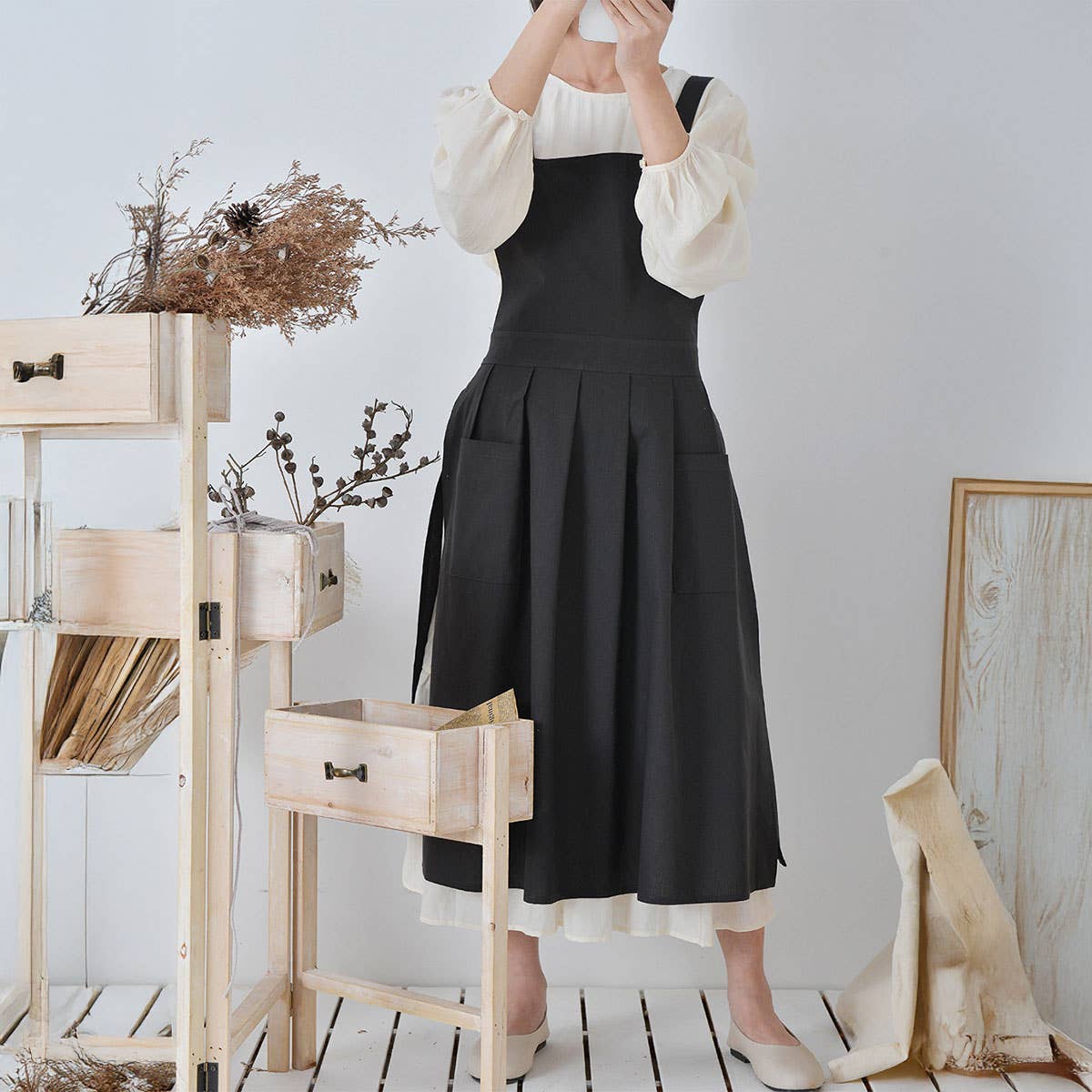 COTTON SOLID COLOR ADJUSTABLE APRONS WITH POCKETS_CWMM3298