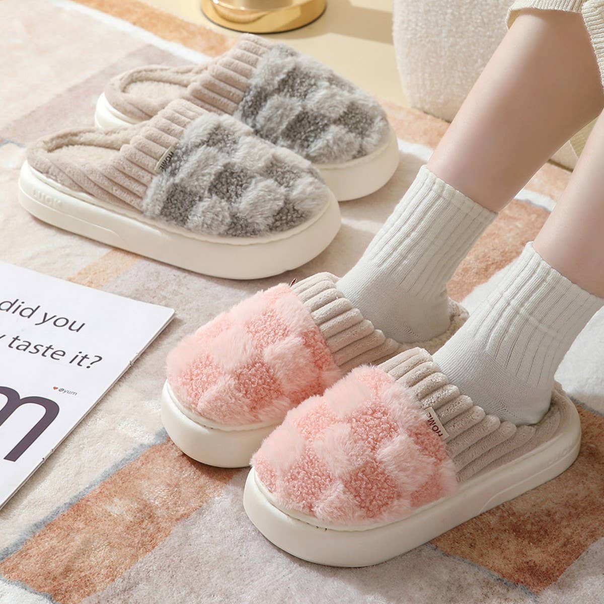 CHECKERED FUZZY WARM SLIPPERS COZY STYLISH_CWSHS0270