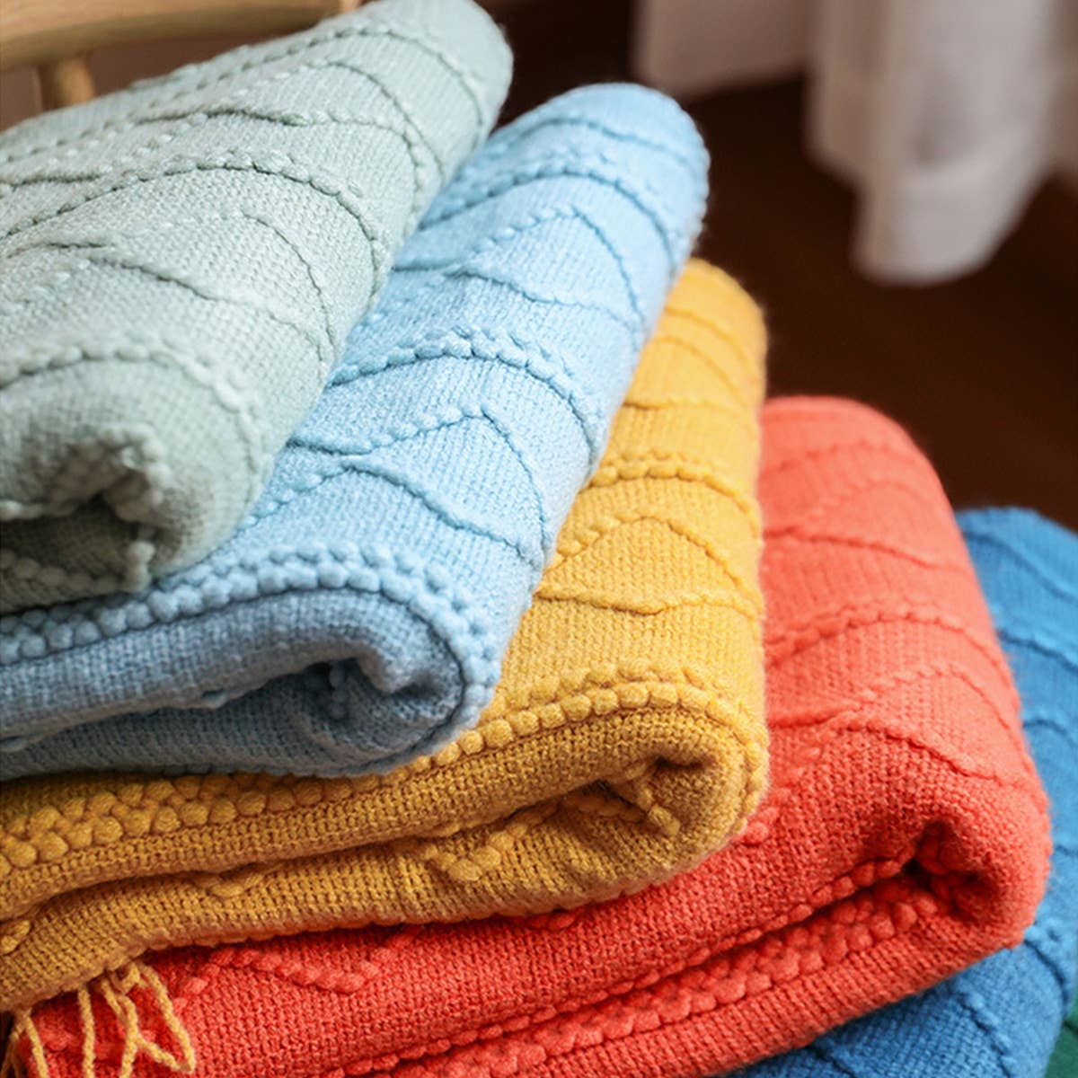 KNITTED WARM BLANKET WITH TASSELS_CWMM0199