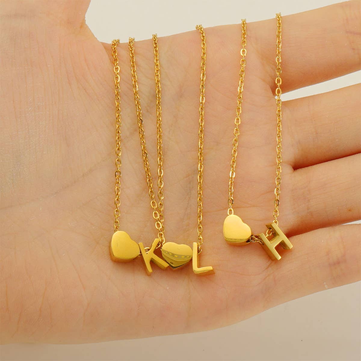 18K GOLD HEART LETTER PENDANT NECKLACE_CWAJE0692