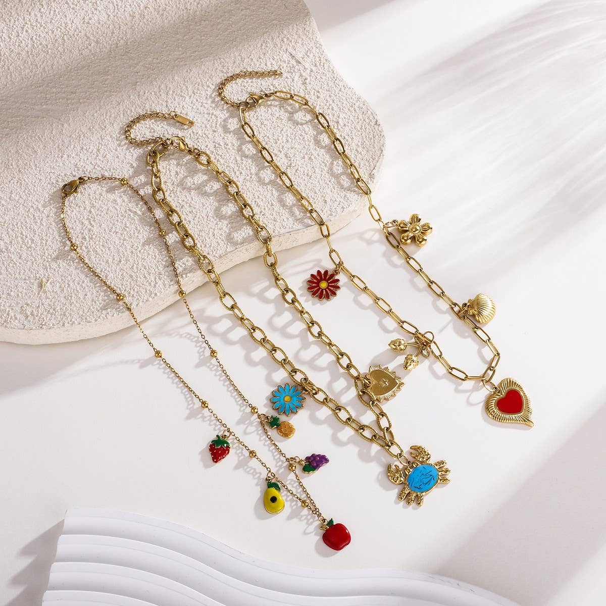 FASHION STEEL NECKLACE WITH CRAB HEART CHARM_CWMM8853