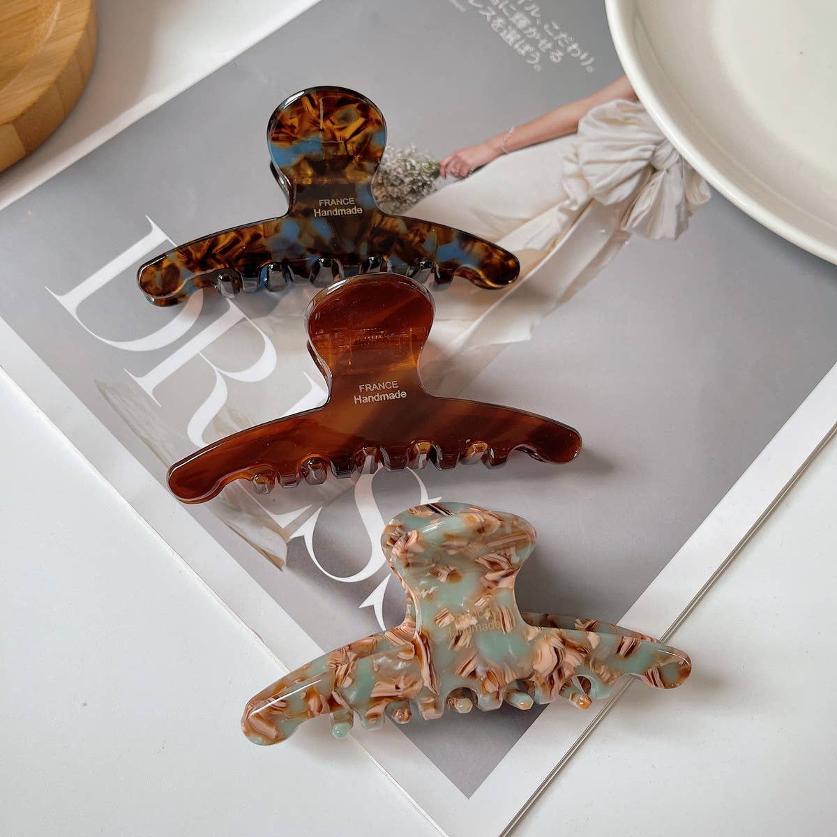 MEDIUM CURVED LINE ACETATE HAIRPIN CLIP_CWAHA1323