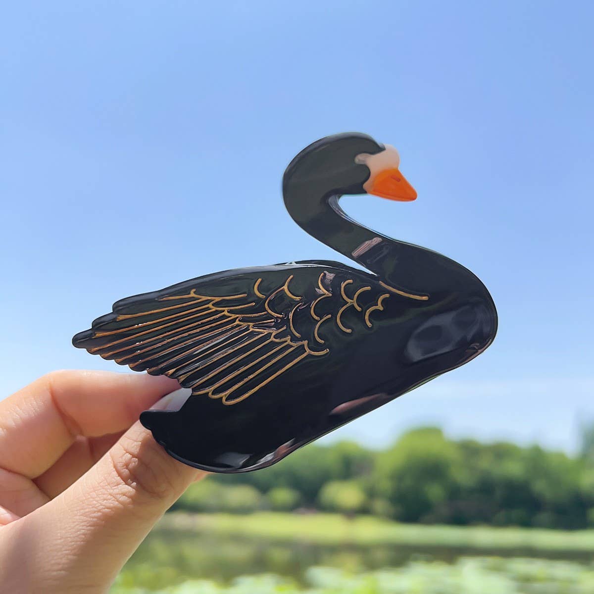 ELEGANT BLACK AND WHITE SWAN HAIRPIN_CWAHA1499