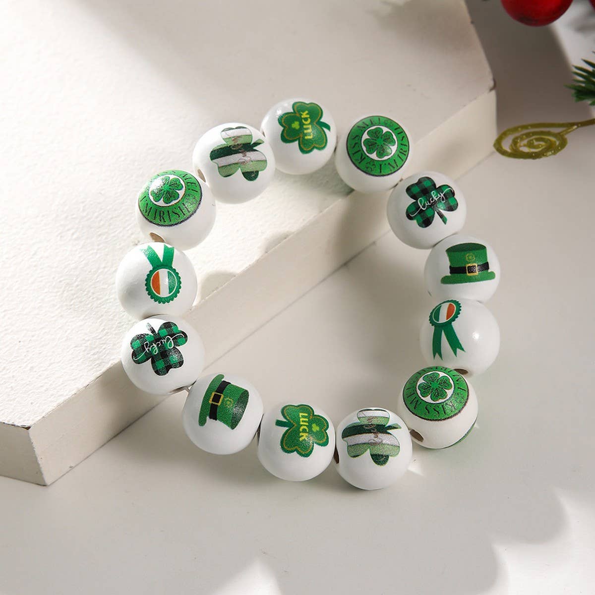 ST PATRICKS DAY WHITE WOOD BEAD BRACELET SET_CWMM3505