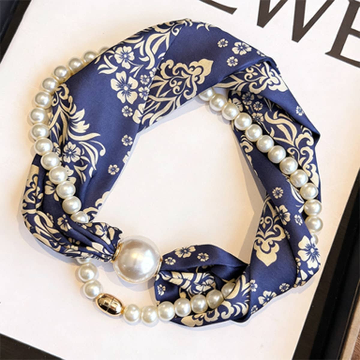 Pearl Magnetic Skinny Silk Neck Scarf_Cwasc03934