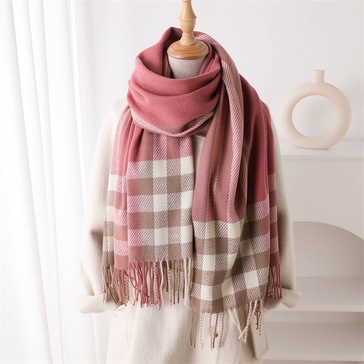 MODERN PLAID FRINGE SCARF WITH LUXE TEXTURE_CWASC2770