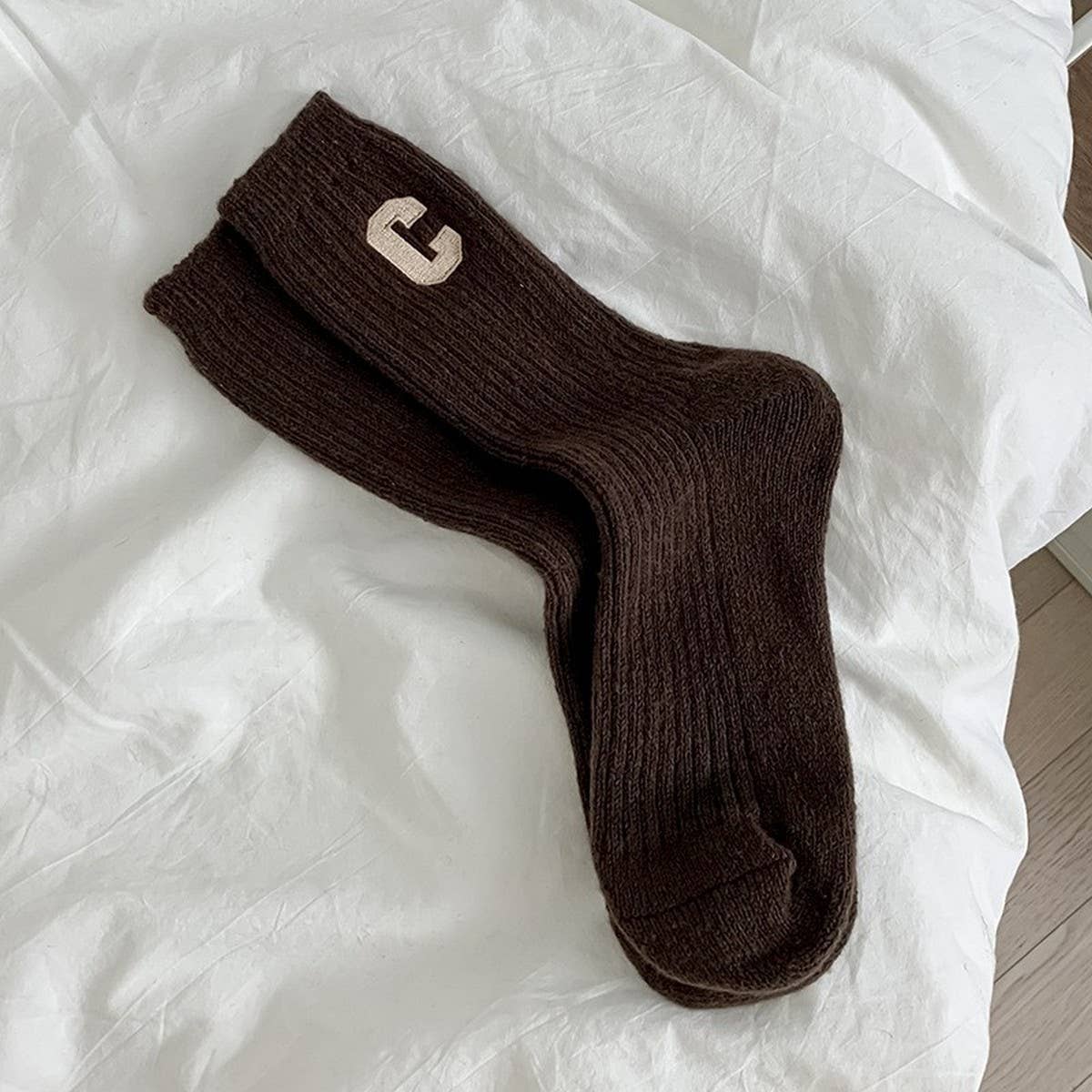 AUTUMN AND WINTER WARM LETTER C MID TUBE SOCKS_CWMS1055