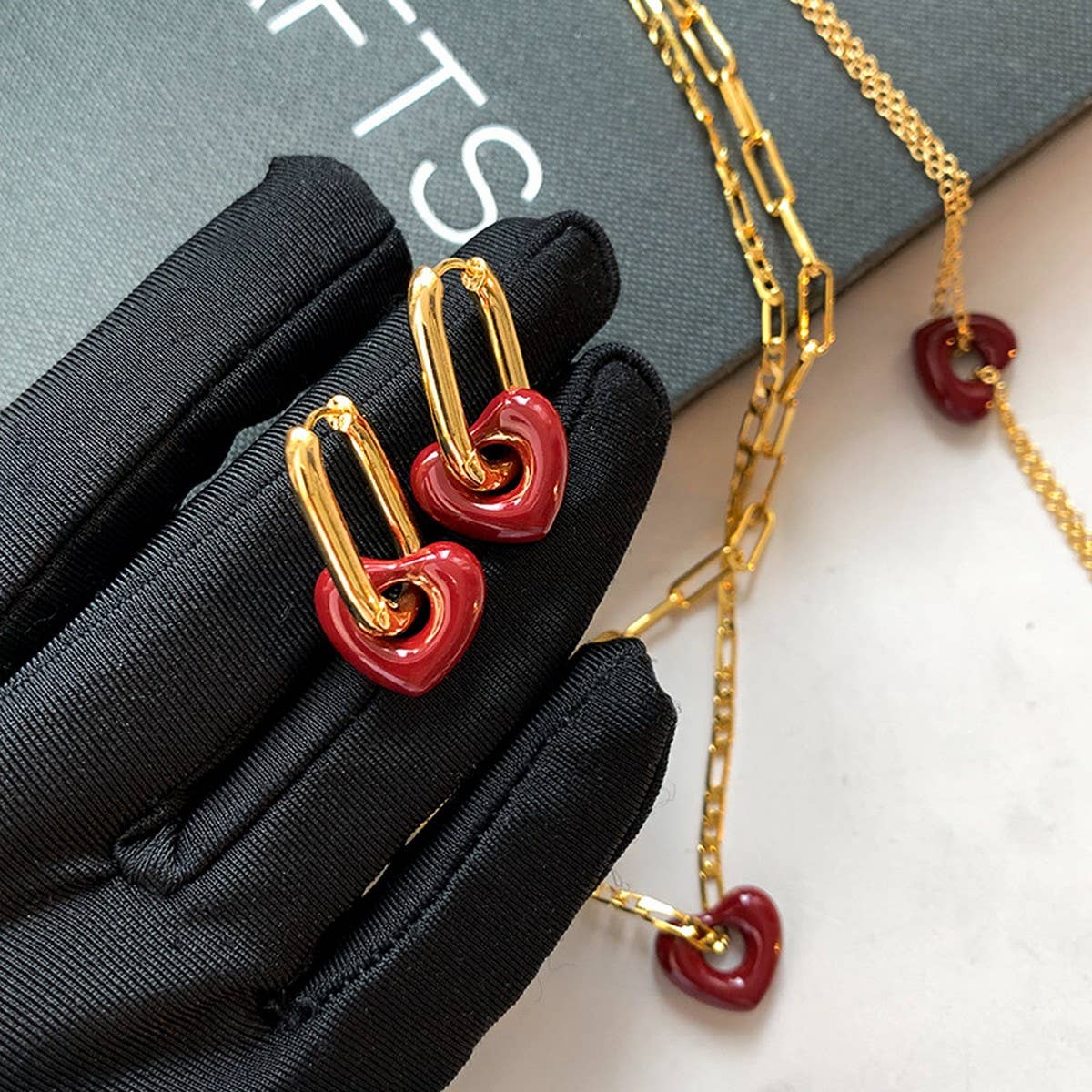 Red Enamel Heart Pendant Necklace_Cwaje06336