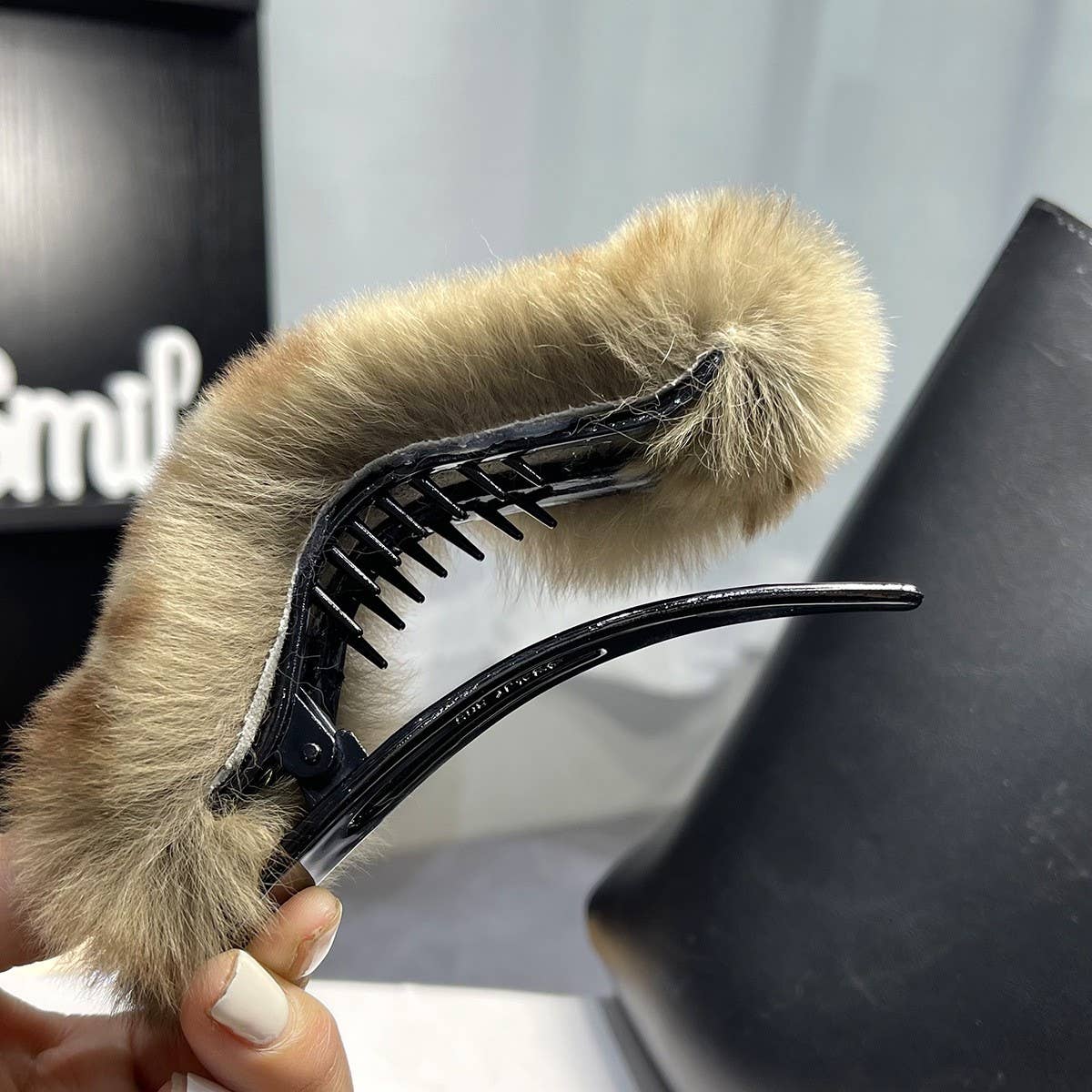 FUZZY BUNNY FUR HAIR CLAW LARGE LAZY STYLE CLIP_CWAHA3323