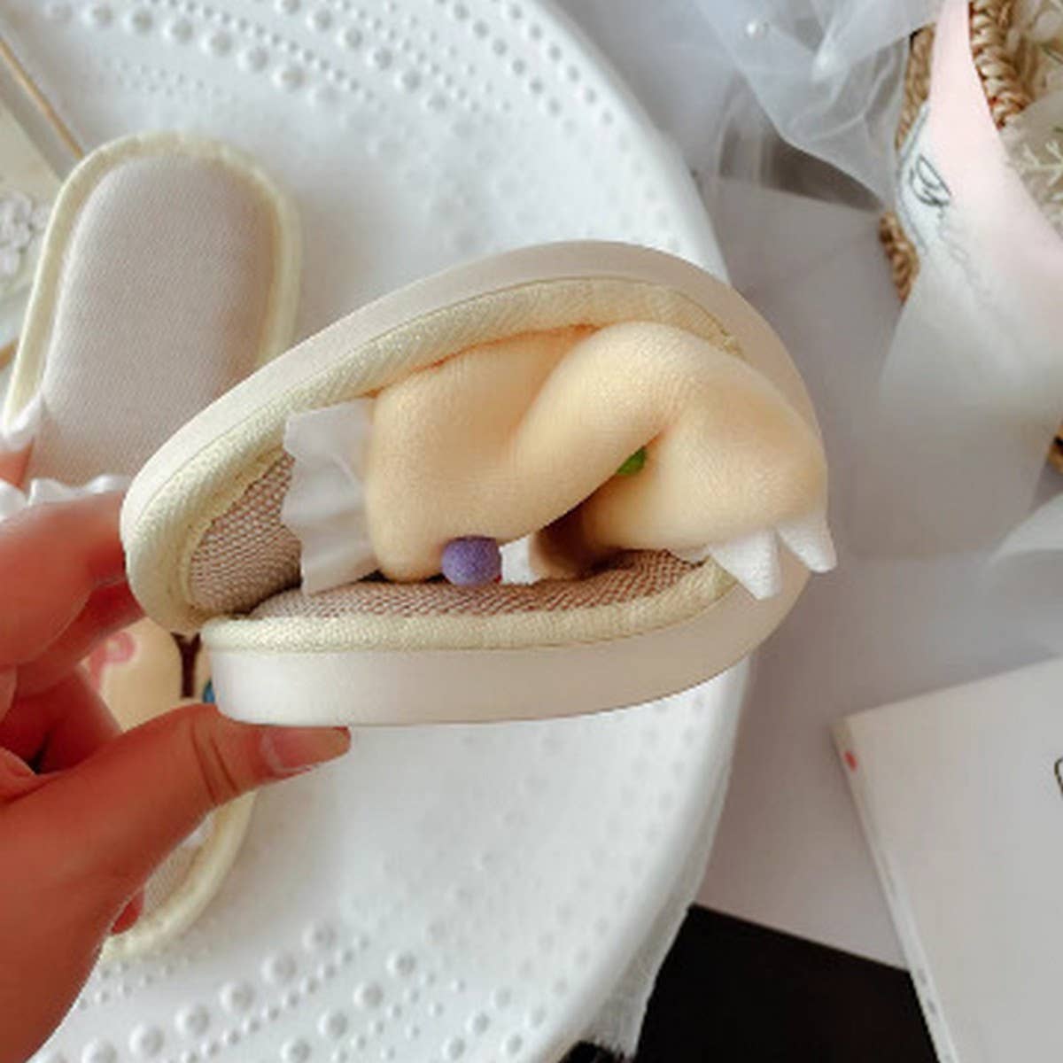 EMBROIDERED LITTLE GIRL LINEN SLIPPERS FOR WOMEN_CWMM2965