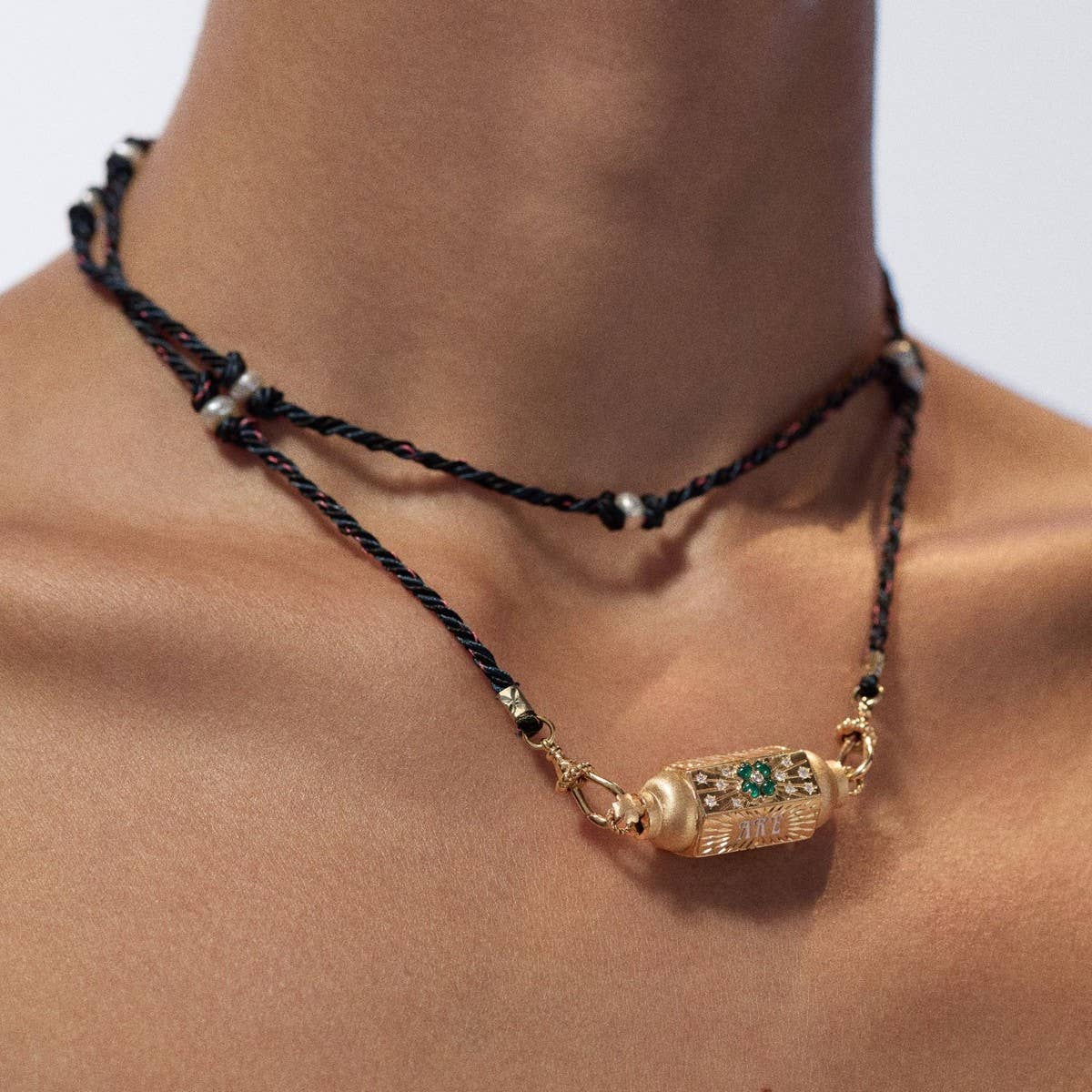 NICHE DESIGN GOLD PLATED PENDANT NECKLACE_CWMM3784