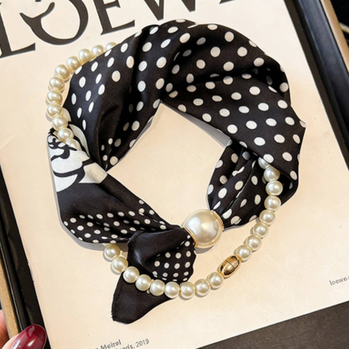 Ivory Pearl Magnetic Skinny Neck Scarf_Cwasc03933