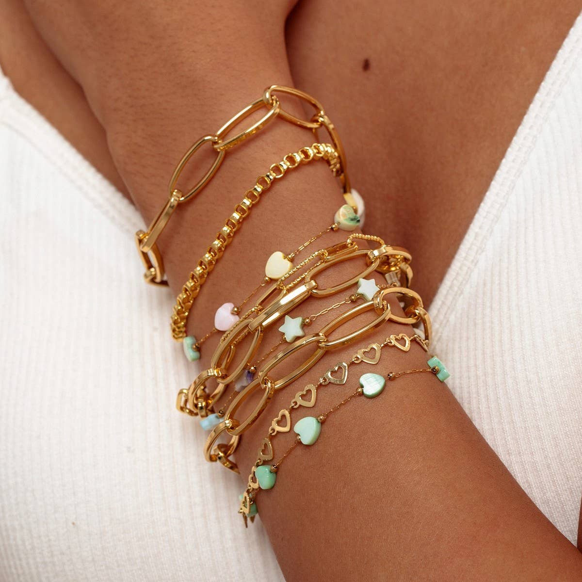 PAPERCLIP CHAIN MULTI LAYERED HEART SHELL BRACELET_CWMM3734