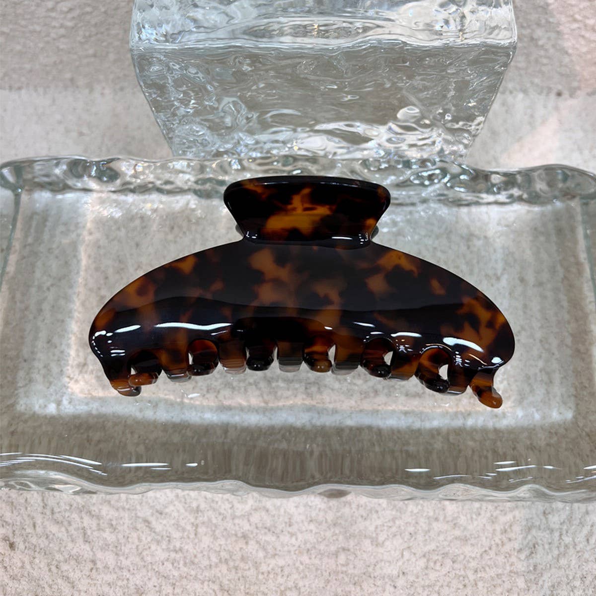 LARGE ACETATE SHARK HAIR CLAW INS STYLE BUN CLIP_CWAHA4321