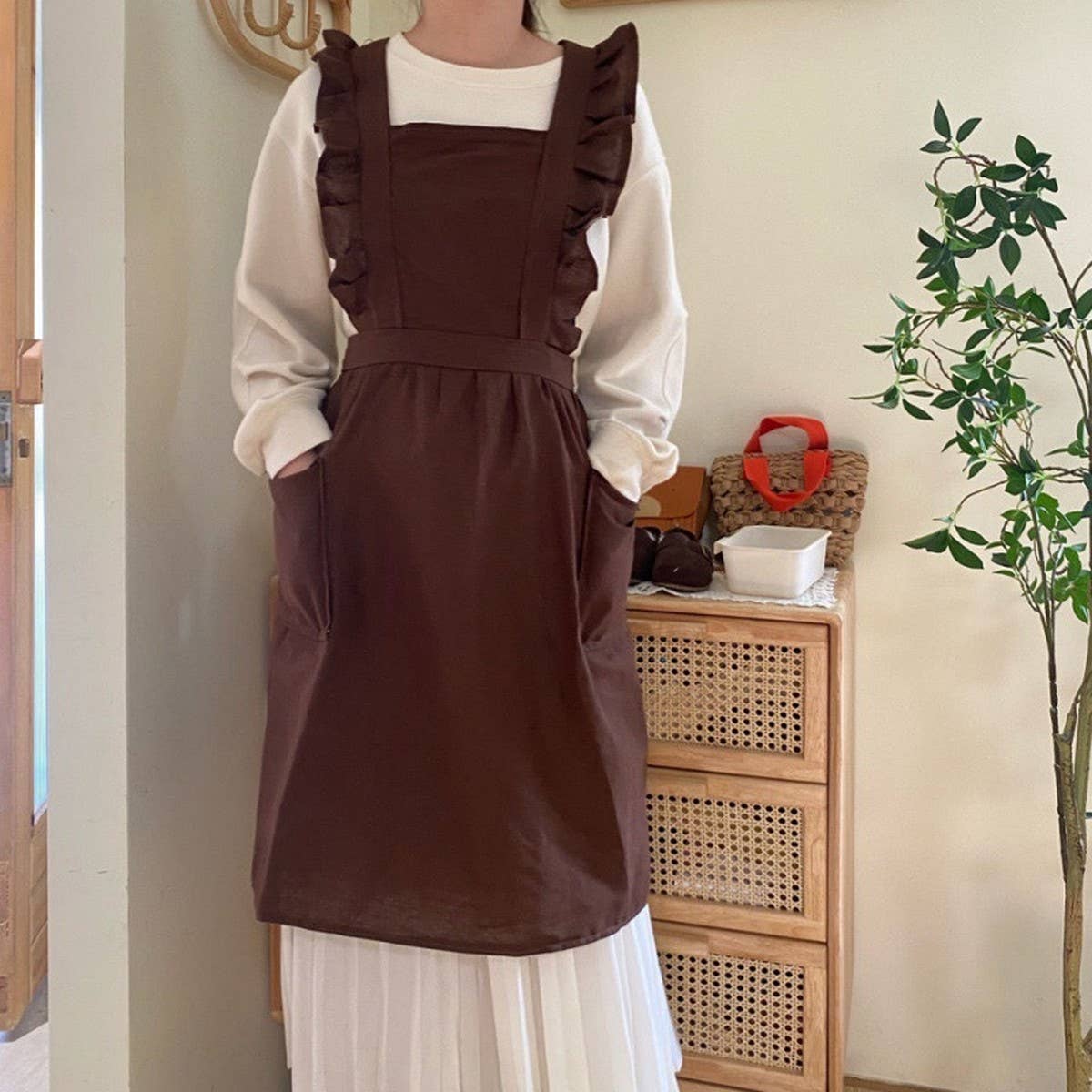 HOME CAFE ART FLORIST RUFFLED APRON_CWMM5804