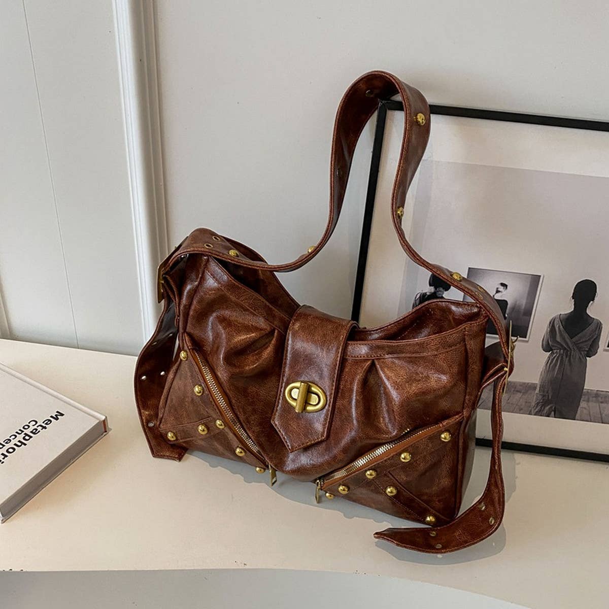 Retro Rivet Large Capacity Shoulder Bag_Cwab1580