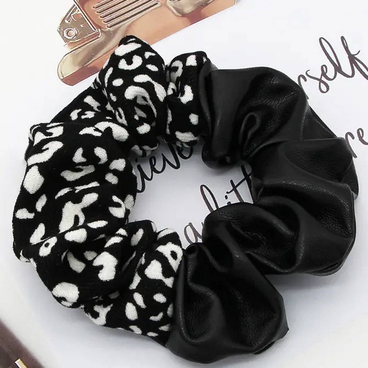 MINIMALIST BICOLOR SCRUNCHIE_CWAHA0165