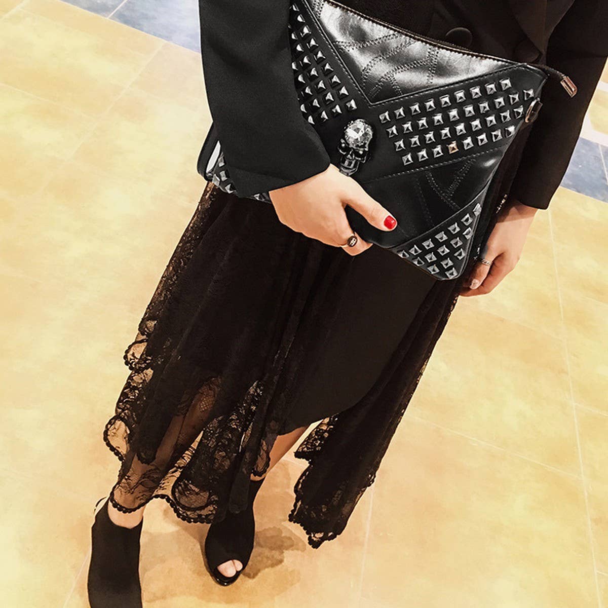 SKULL RIVET LARGE CAPACITY CLIP BAG CLUTCH BAG_CWAB1470