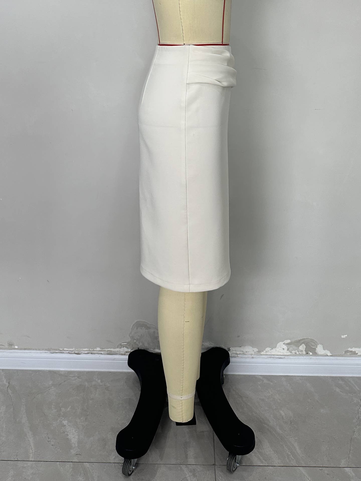 Split Buttons Versatile Mid-Length Skirt