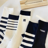 SIMPLE BLACK AND WHITE STRIPED SOCKS_CWMS0976
