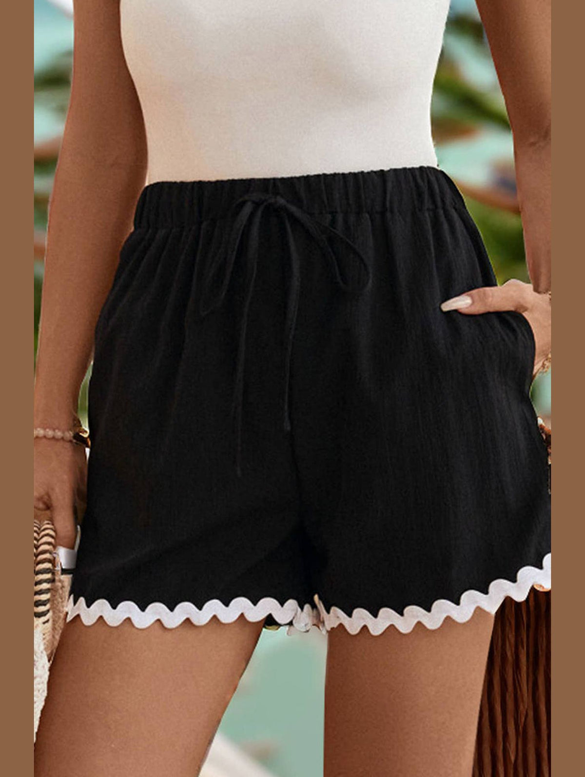 CONTRAST COLOR LACE CASUAL ELASTIC SHORTS_CWBSP0268