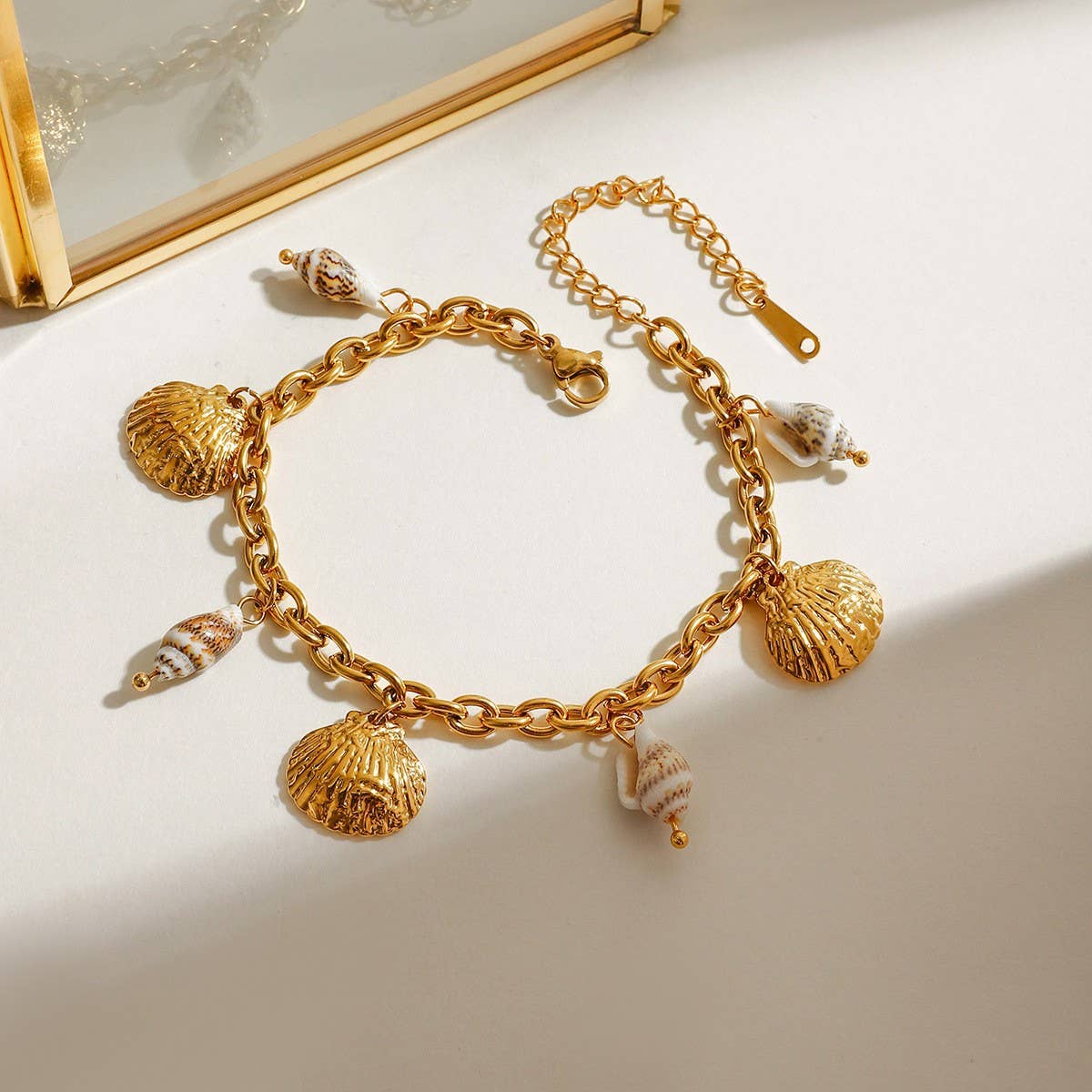18K GOLD SEASHELL PENDANT BRACELET OCEAN STYLE_CWAJE4669
