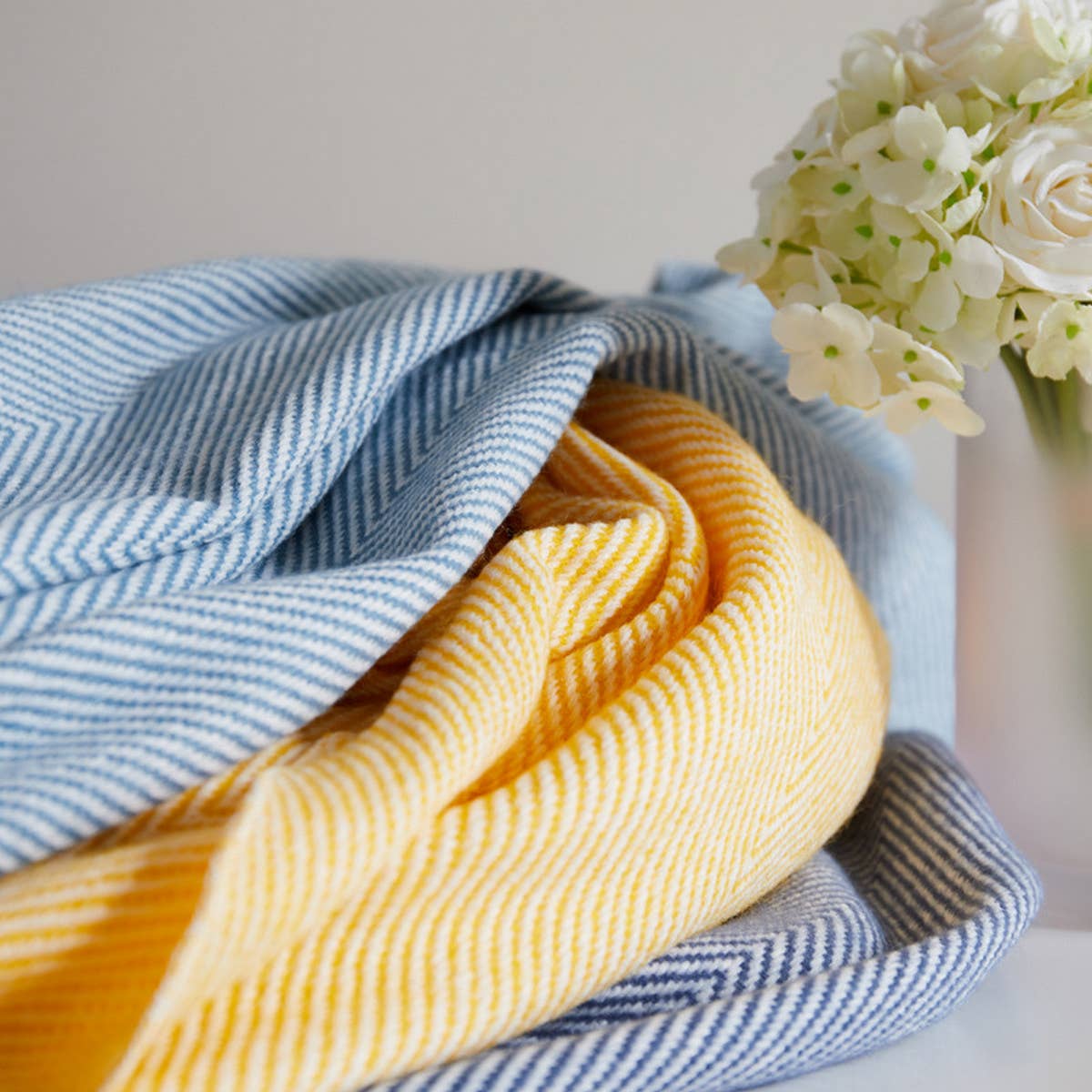 Ven Jacquard Tassel Throw Blanket_Cwmm1472