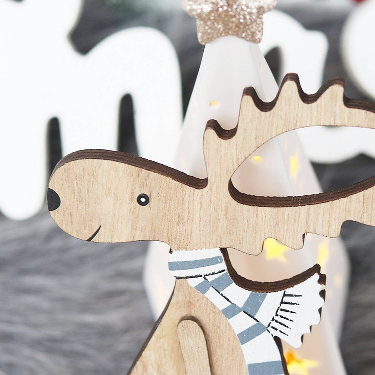 PAINTED REINDEER COUPLE WOODEN XMAS ORNAMENT_CWAJE05394