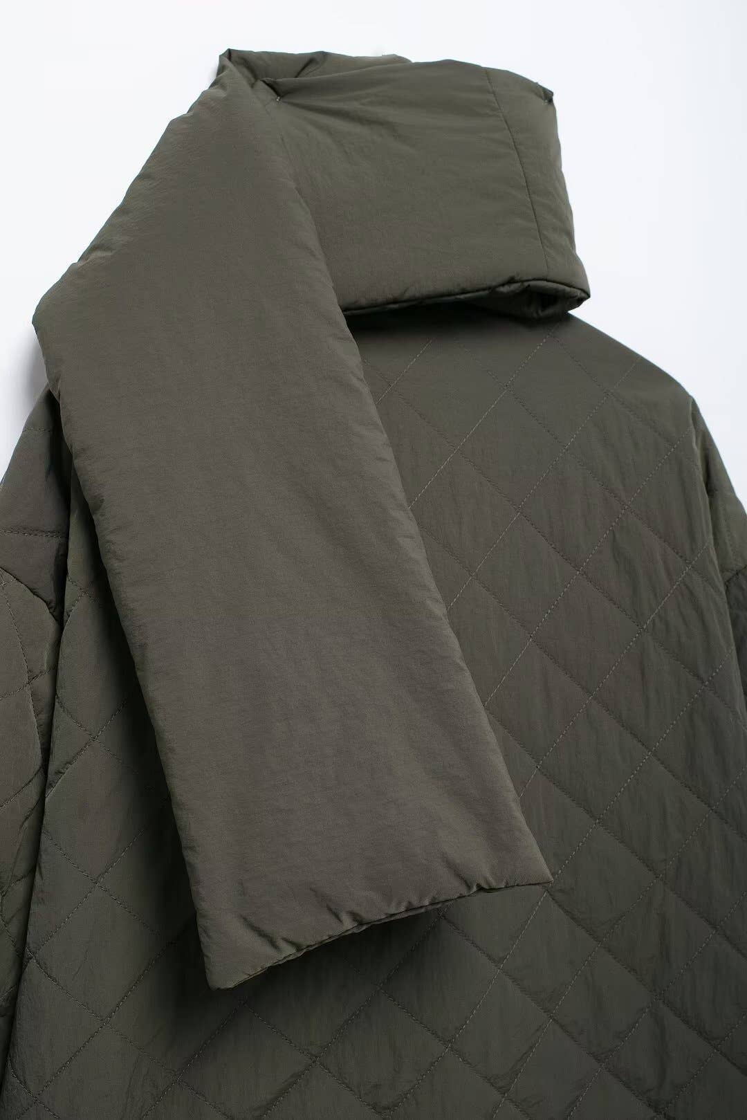 Wear A Scarf And Cotton Suit In A Solid Color