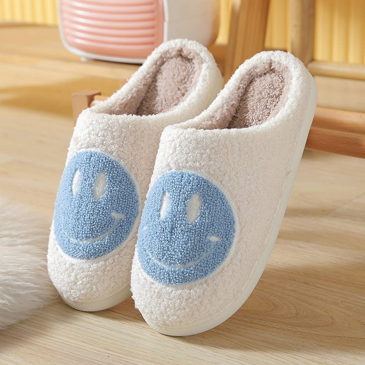 CUTE CARTOON SMILING FACE FABRIC SLIPPERS_CWSHS0254