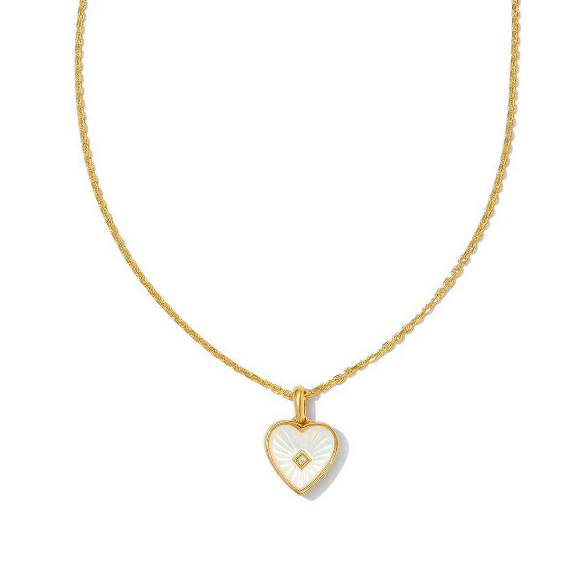 SWEET HEART SHELL PENDANT NECKLACE_CWMM5294