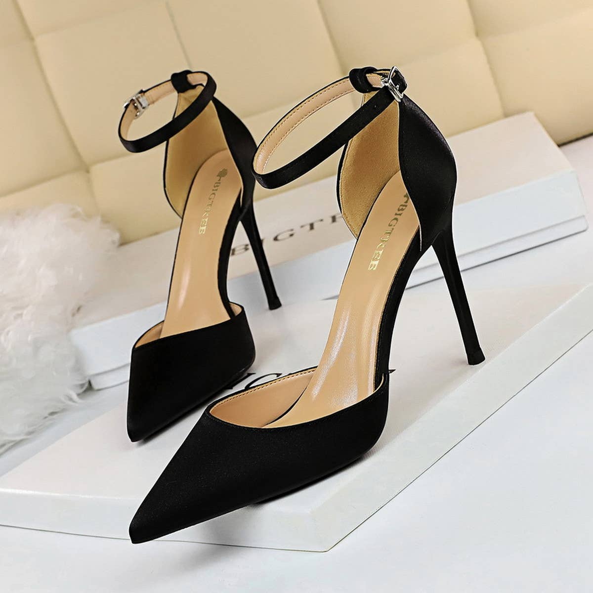 SATIN SHALLOW MOUTH POINTED HIGH HEELED SHOES_CWSHH0052