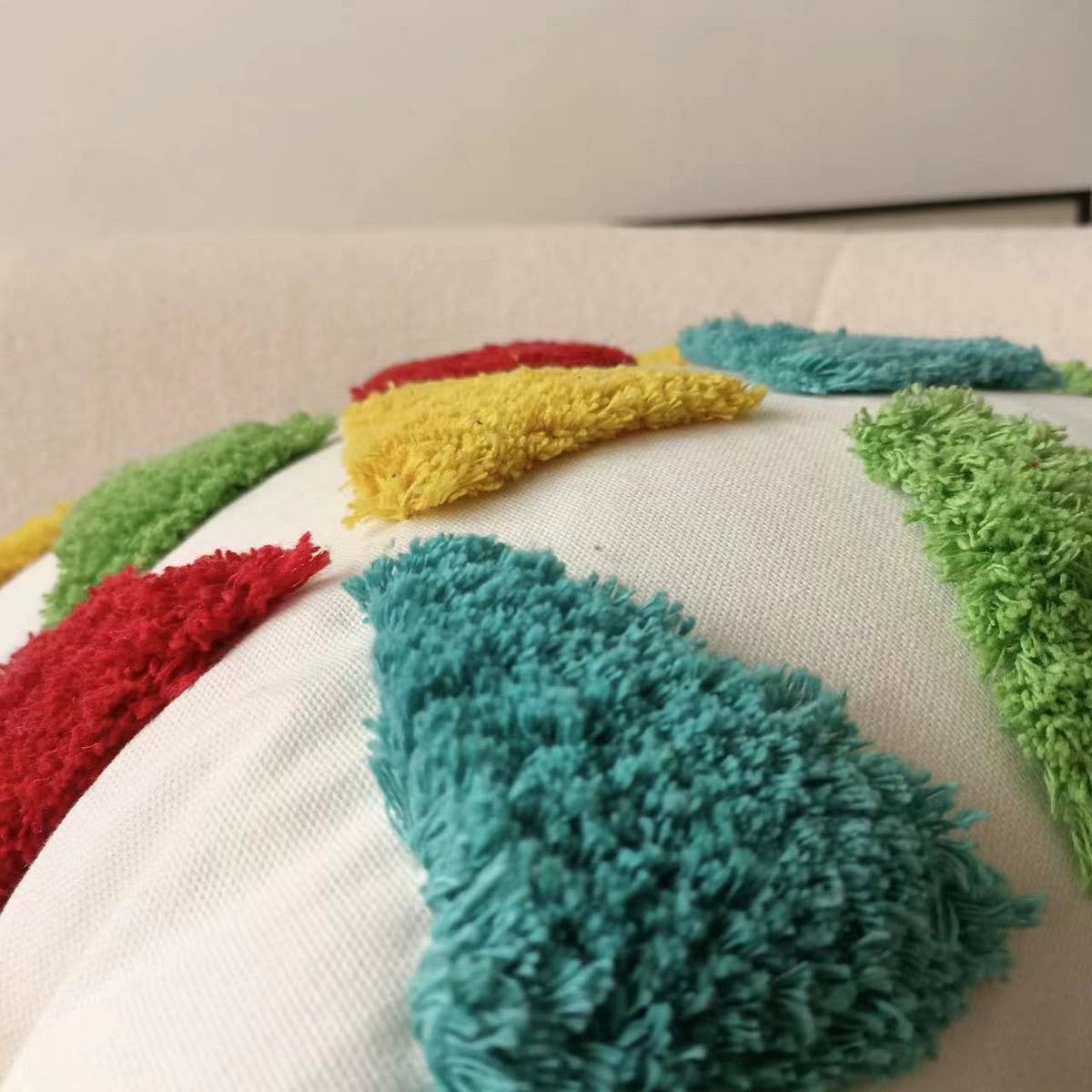 BOHO RAINBOW TUFTED PILLOW COVER_CWMM0236