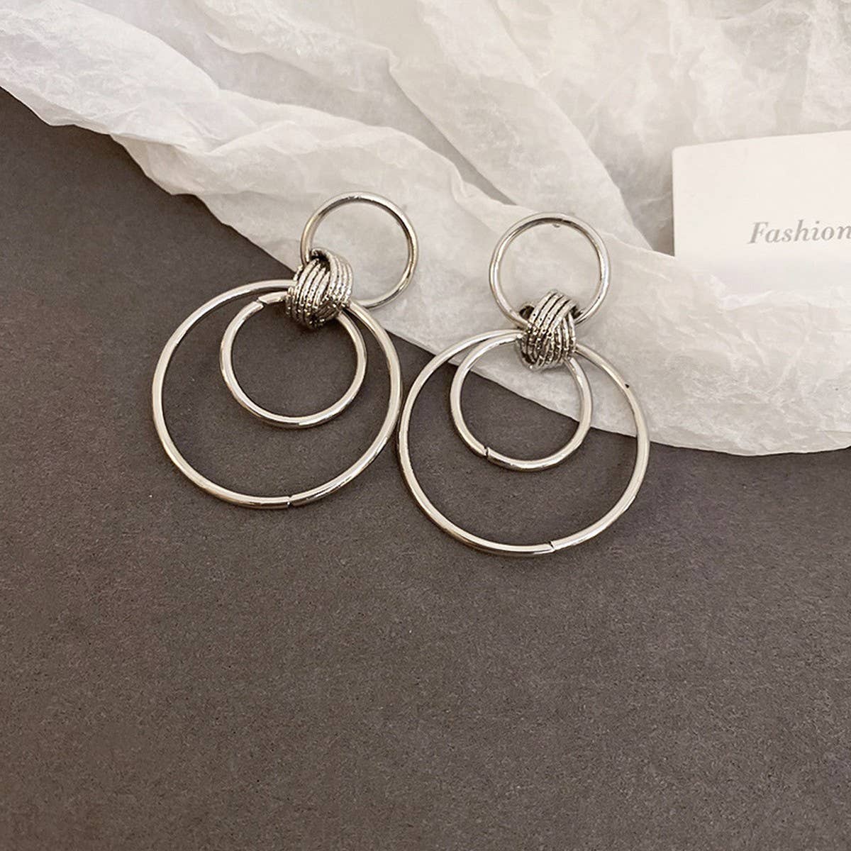 MINIMALIST GLOSSY CIRCULAR COMMUTING EARRINGS_CWAJE2049