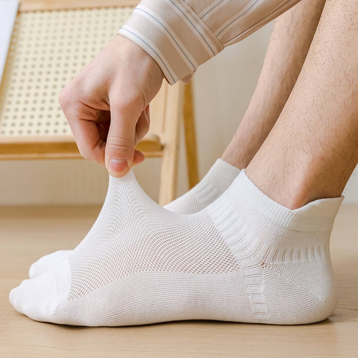DEODORANT AND SWEAT ABSORBENT MENS SPORTS SOCKS_CWMS2010