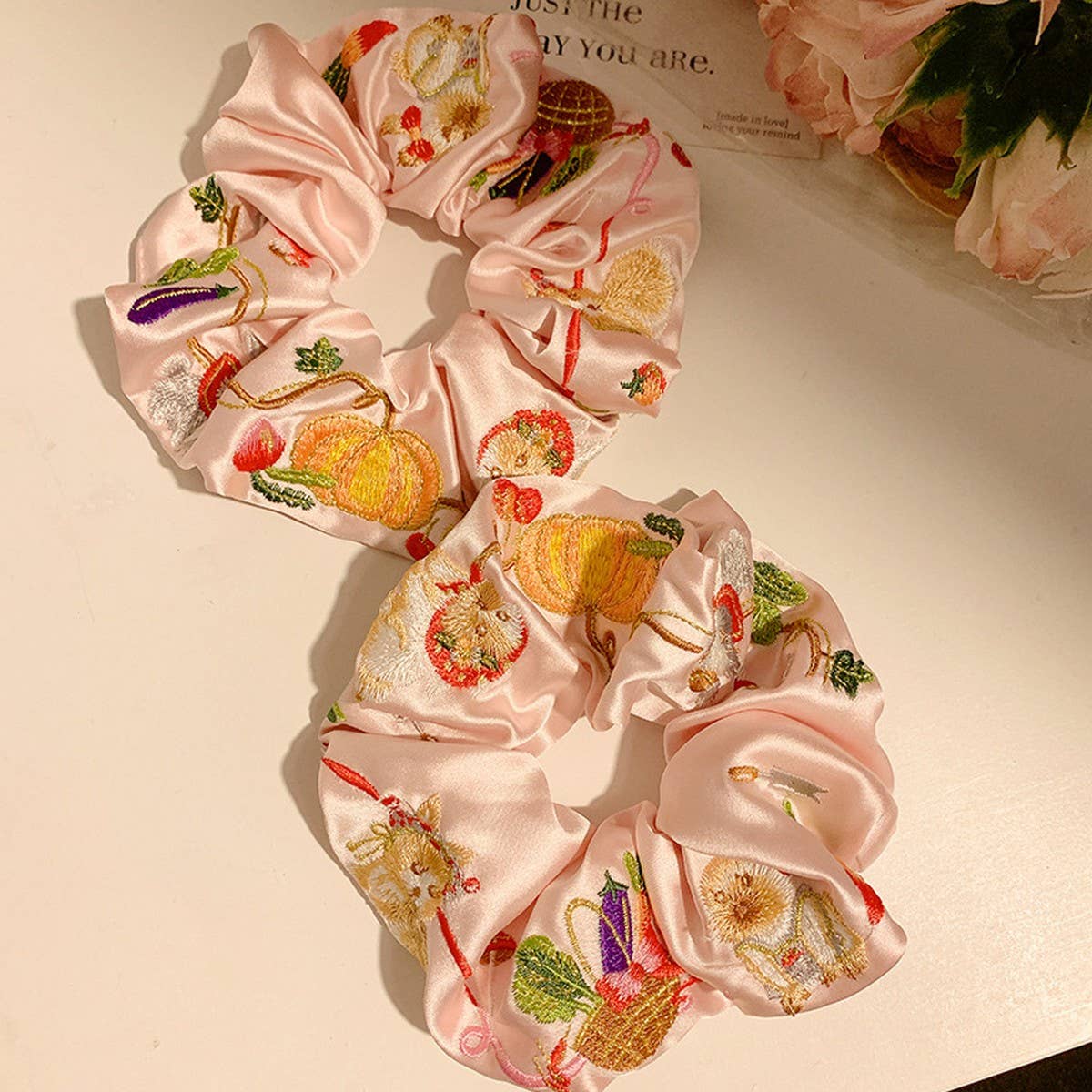 SATIN HEAVY EMBROIDERY LARGE INTESTINE HAIR TIE_CWAHA3674