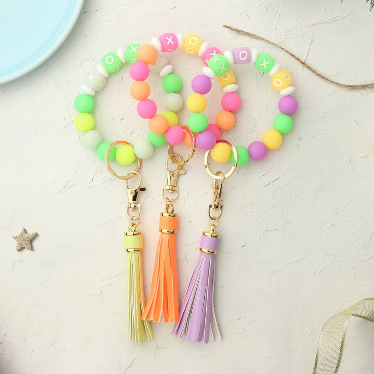 GLOW IN THE DARK WRISTBAND WITH TASSEL KEYCHAIN_CWMM6870