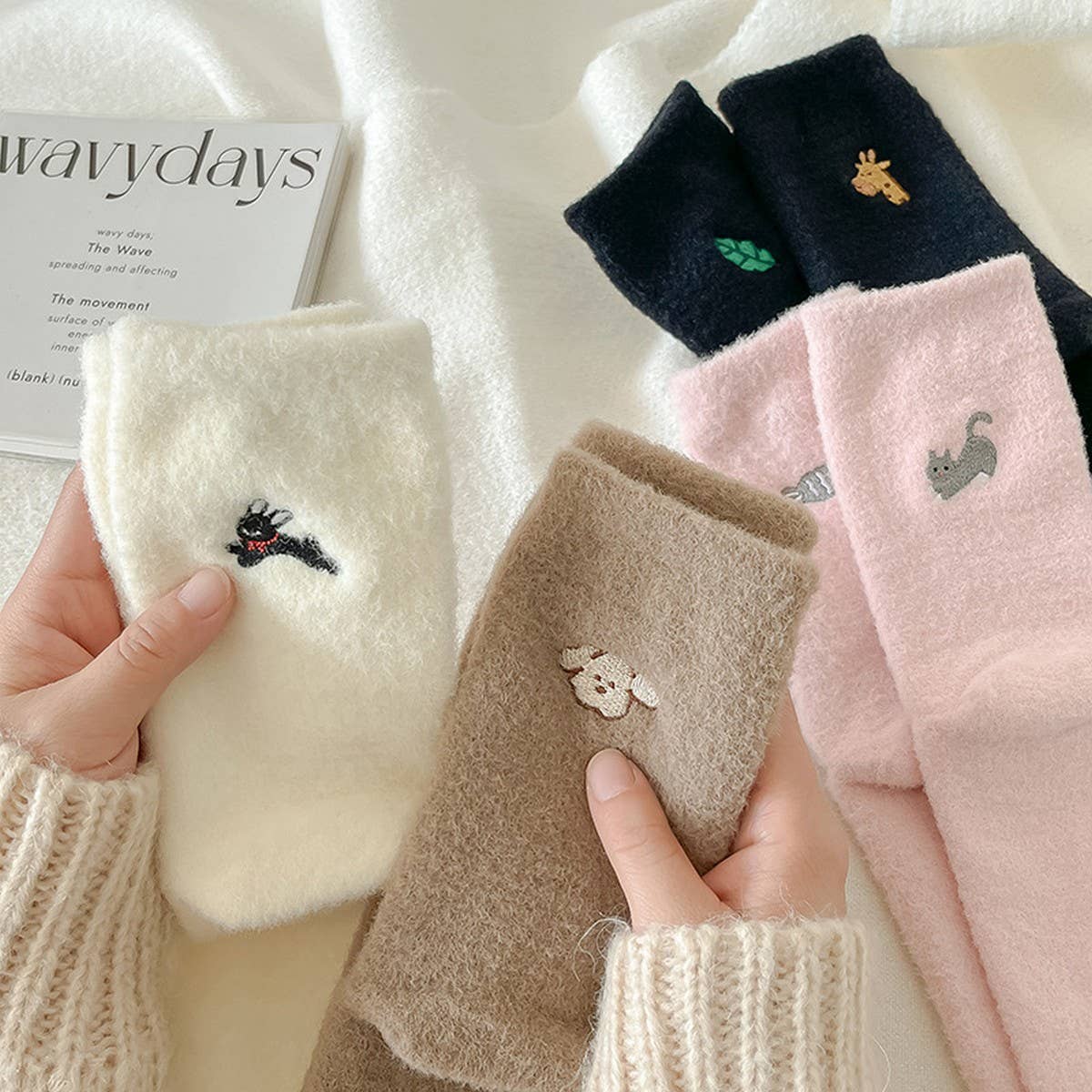 AUTUMN AND WINTER CUTE VELVET SLEEPING SOCKS_CWMS1054