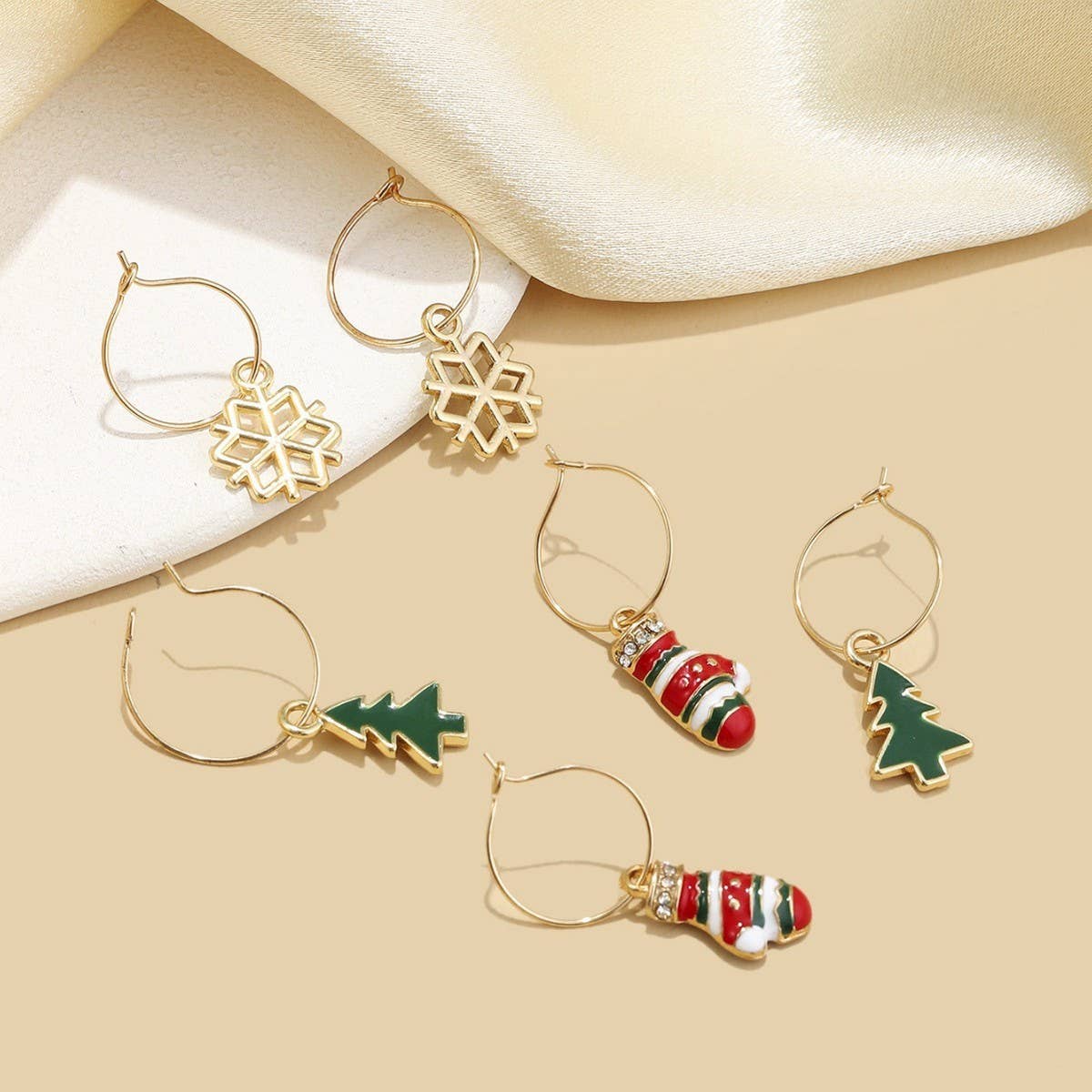 CHRISTMAS PATTERN HOOP AND DROP EARRING SET_CWMM2627