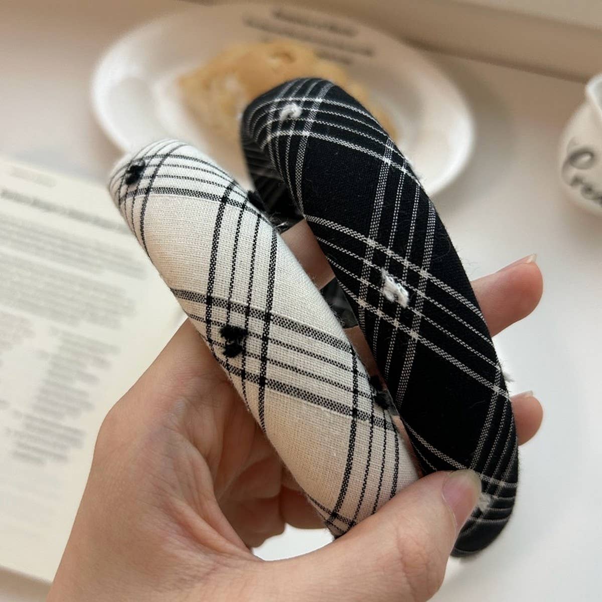 NEW RETRO BLACK AND WHITE PLAID HEADBAND_CWAHA2860