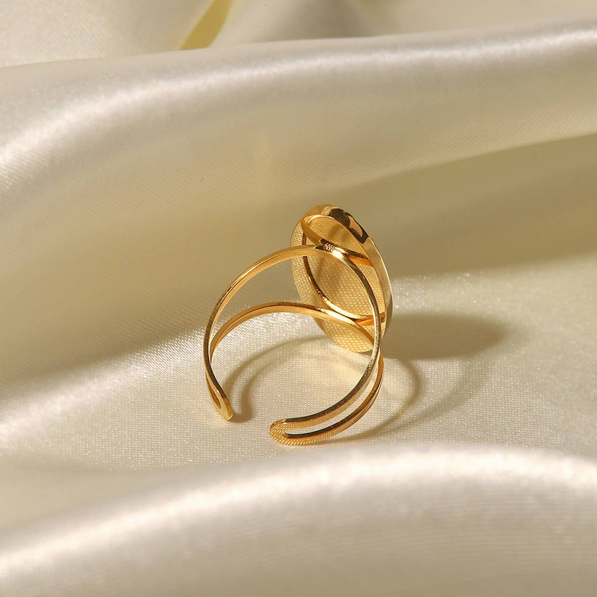 18K GOLD STAINLESS STEEL OVAL PEARL SHELL RING_CWAJE1246