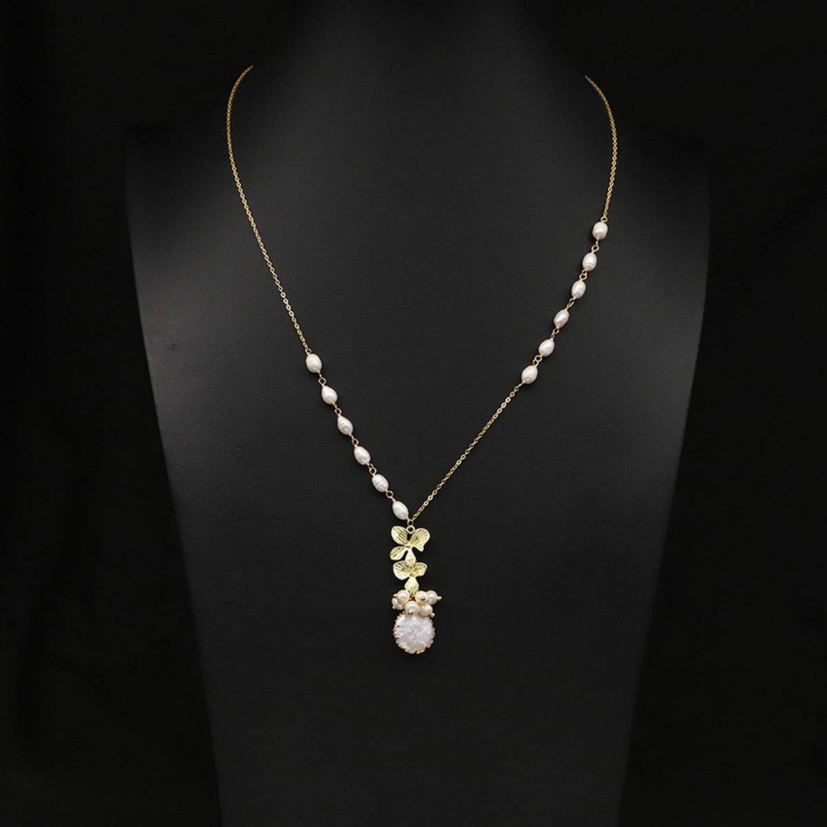 Womens Versatile And Elegant Pearl Necklace