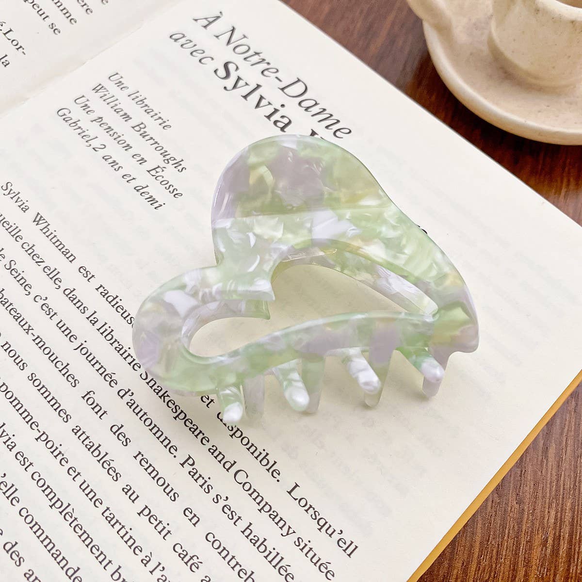 SWEET HEART HAIR CLAW CHIC ACETATE BUN CLIP_CWAHA0733