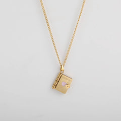 BUTTERFLY HEART BOOK OPENING FASHION NECKLACE_CWMM5672